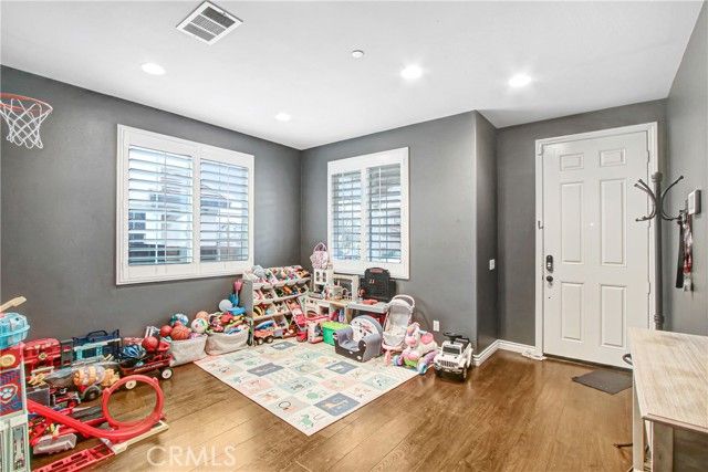 17582 Comfrey, San Bernardino, CA 92407