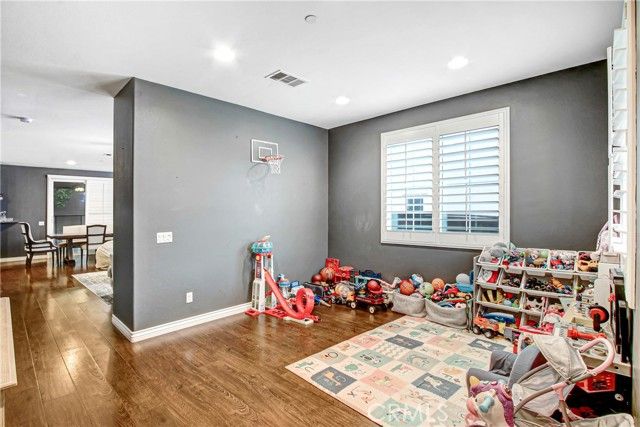 17582 Comfrey, San Bernardino, CA 92407