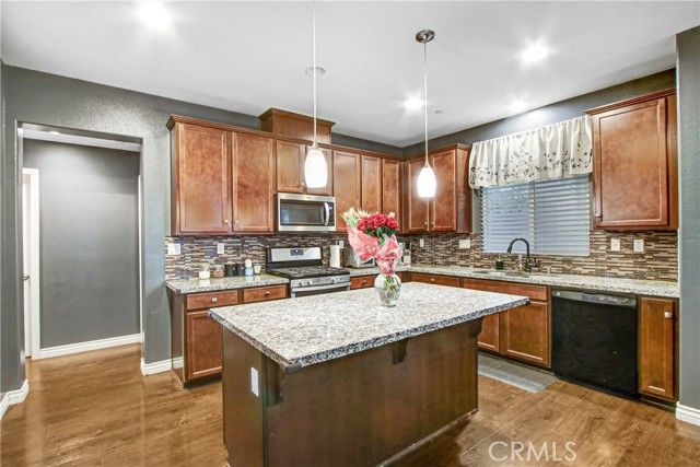 17582 Comfrey, San Bernardino, CA 92407