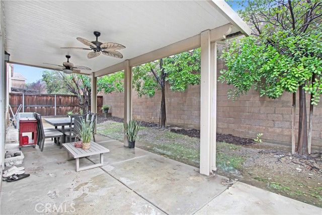 17582 Comfrey, San Bernardino, CA 92407