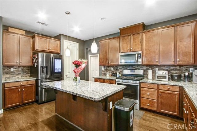 17582 Comfrey, San Bernardino, CA 92407