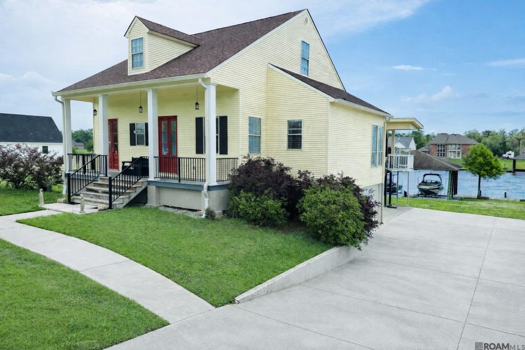 11416 River Highlands Drive, St Amant, LA 70774
