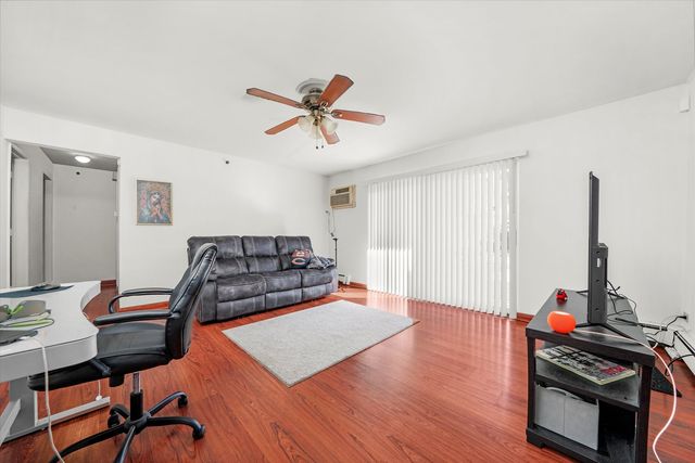 10306 Ridgeland Avenue 104, Chicago Ridge, IL 60415