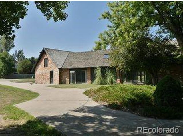 8935 W Bear Creek Dr, Lakewood, CO 80227