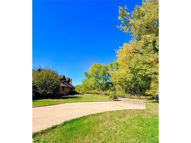 8935 W Bear Creek Dr, Lakewood, CO 80227