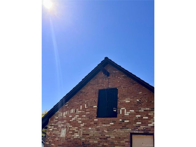 8935 W Bear Creek Dr, Lakewood, CO 80227