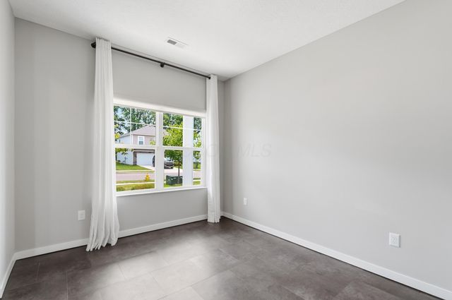 384 Kells Court E, Newark, OH 43055