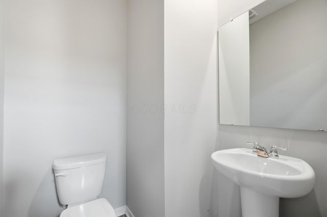 384 Kells Court E, Newark, OH 43055