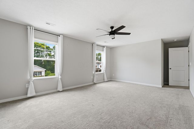 384 Kells Court E, Newark, OH 43055