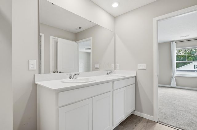 384 Kells Court E, Newark, OH 43055