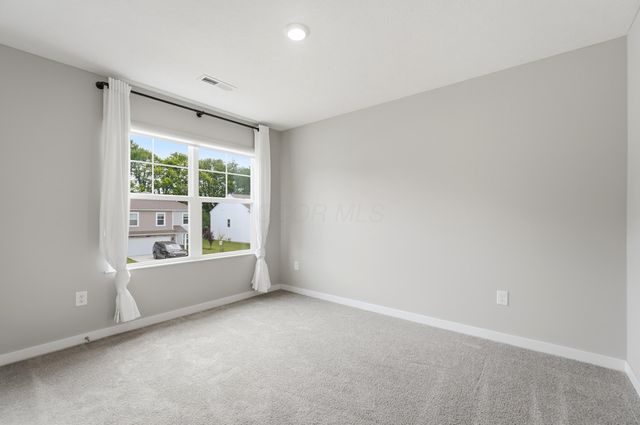 384 Kells Court E, Newark, OH 43055