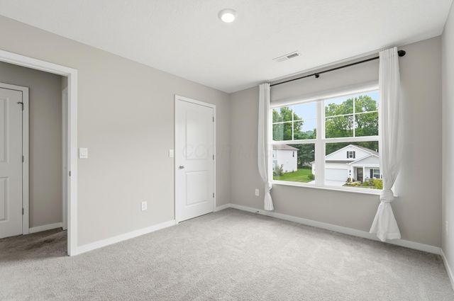 384 Kells Court E, Newark, OH 43055