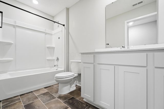 384 Kells Court E, Newark, OH 43055