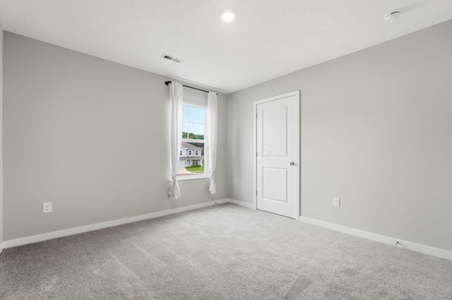 384 Kells Court E, Newark, OH 43055
