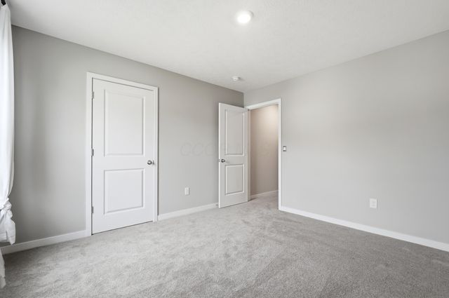 384 Kells Court E, Newark, OH 43055