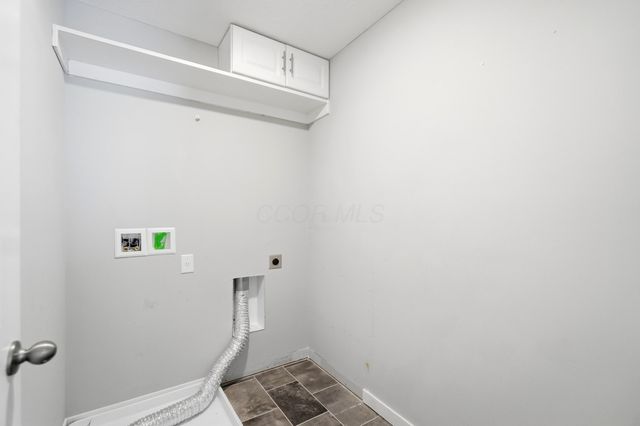 384 Kells Court E, Newark, OH 43055