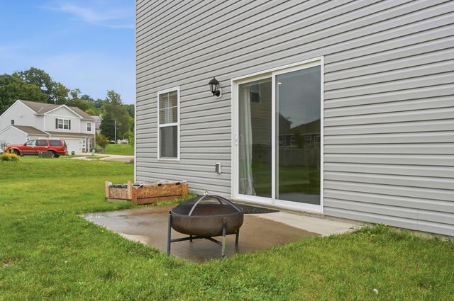 384 Kells Court E, Newark, OH 43055