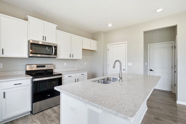 384 Kells Court E, Newark, OH 43055