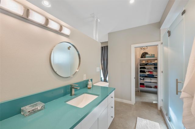 1404 Justin LN, Austin, TX 78757
