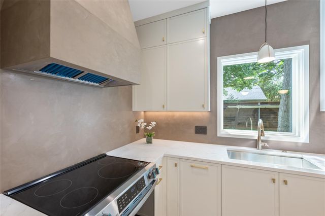 1404 Justin LN, Austin, TX 78757