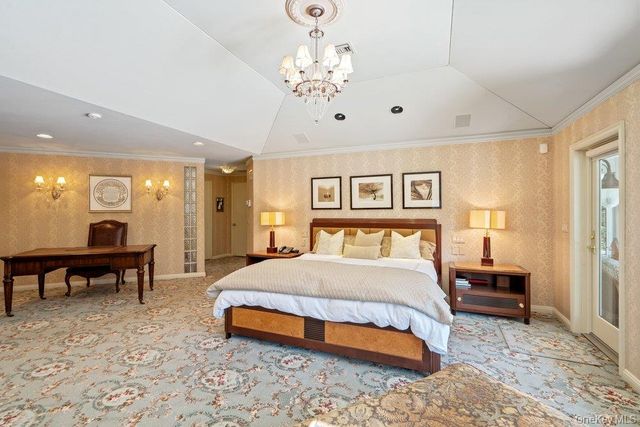 8 Forest Court, Syosset, NY 11791