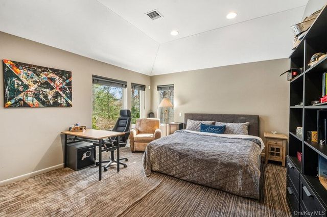 8 Forest Court, Syosset, NY 11791