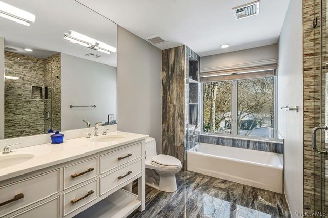 8 Forest Court, Syosset, NY 11791