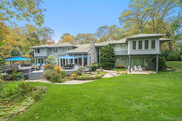 8 Forest Court, Syosset, NY 11791