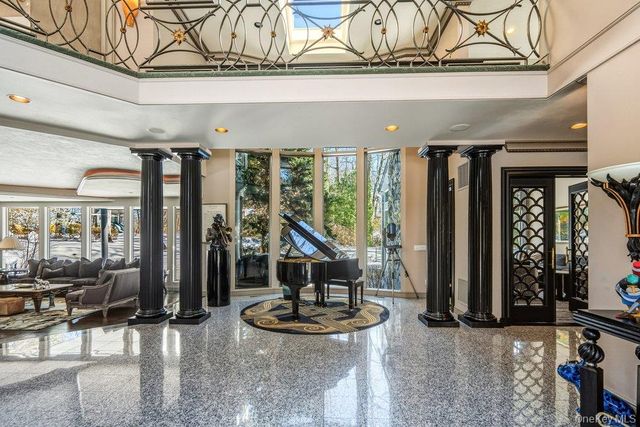 8 Forest Court, Syosset, NY 11791