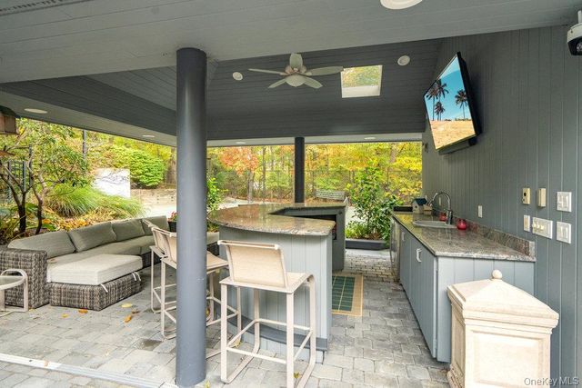 8 Forest Court, Syosset, NY 11791