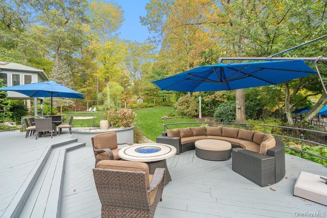 8 Forest Court, Syosset, NY 11791