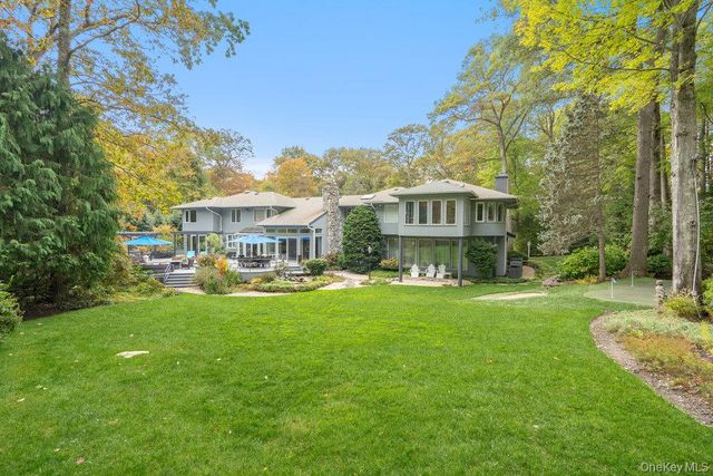 8 Forest Court, Syosset, NY 11791