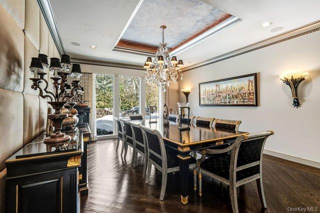 8 Forest Court, Syosset, NY 11791