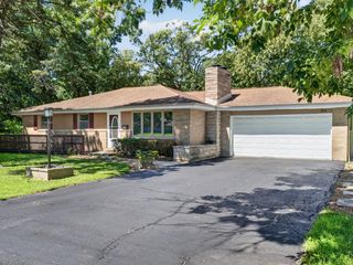 319 Parkshore Drive, Shorewood, IL 60404