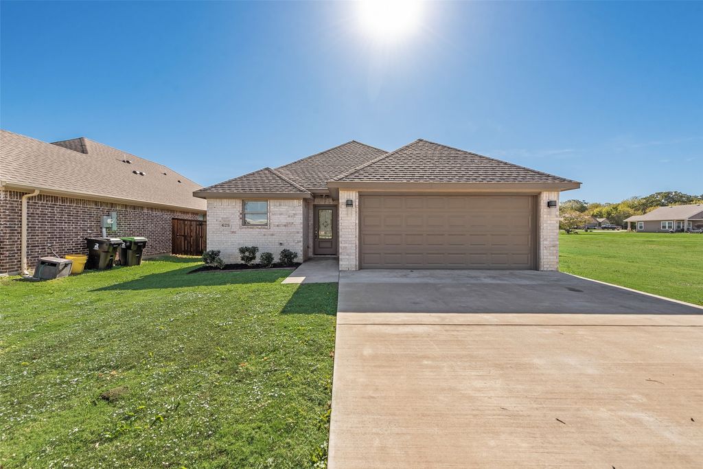 625 Copenhavr Street, Pilot Point, TX 76258