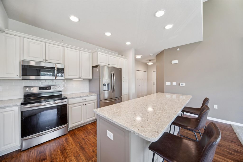 9001 Windsor Parkway 302, Johnston, IA 50131