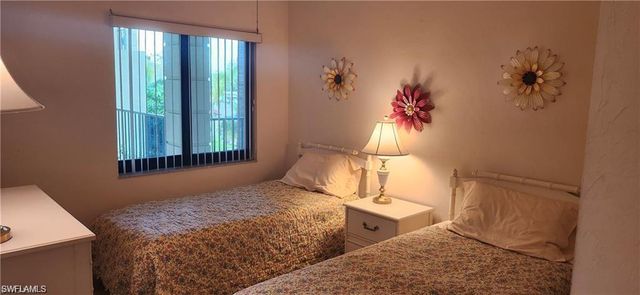 221 Fox Glen DR 2207, Naples, FL 34104