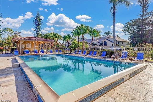 221 Fox Glen DR 2207, Naples, FL 34104