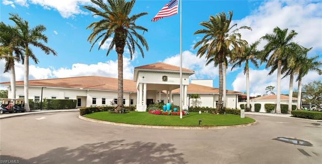 221 Fox Glen DR 2207, Naples, FL 34104