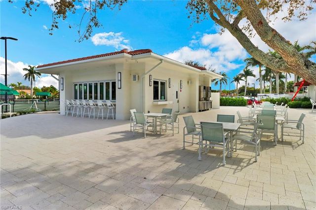 221 Fox Glen DR 2207, Naples, FL 34104