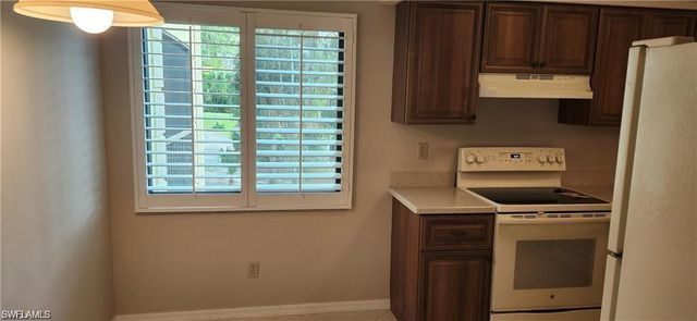 221 Fox Glen DR 2207, Naples, FL 34104