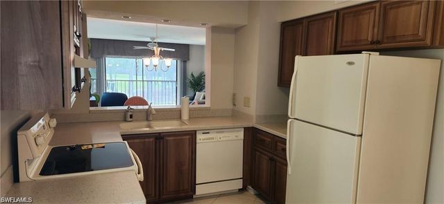 221 Fox Glen DR 2207, Naples, FL 34104