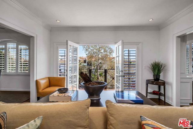 11745 Montana Avenue 301, Los Angeles, CA 90049