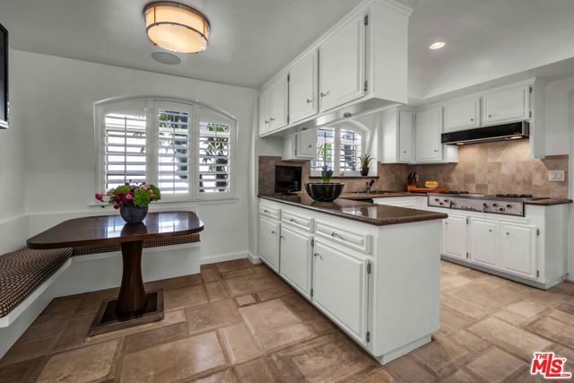 11745 Montana Avenue 301, Los Angeles, CA 90049