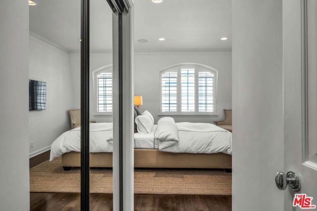 11745 Montana Avenue 301, Los Angeles, CA 90049