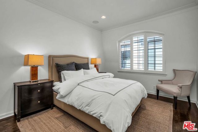 11745 Montana Avenue 301, Los Angeles, CA 90049