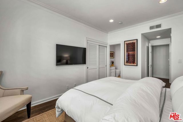 11745 Montana Avenue 301, Los Angeles, CA 90049