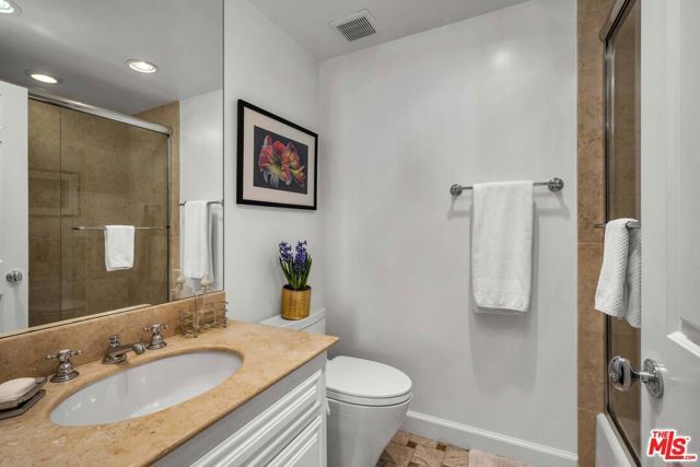 11745 Montana Avenue 301, Los Angeles, CA 90049