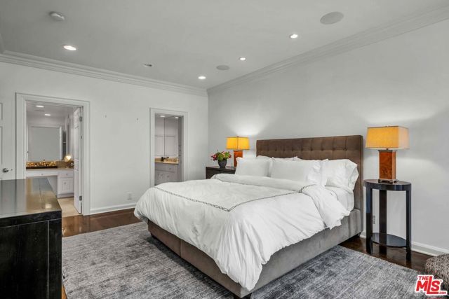 11745 Montana Avenue 301, Los Angeles, CA 90049