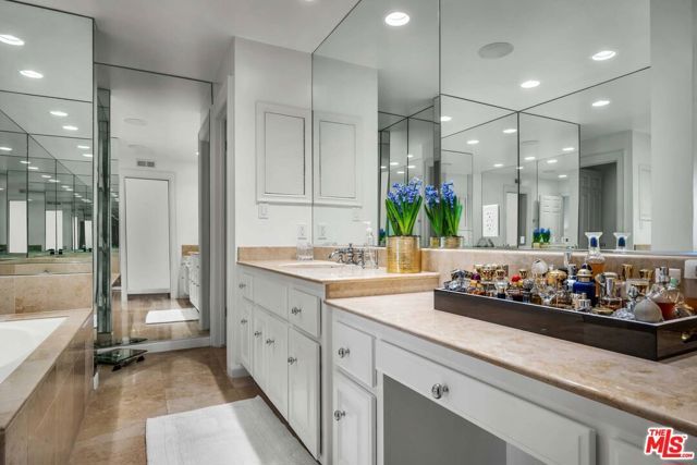 11745 Montana Avenue 301, Los Angeles, CA 90049